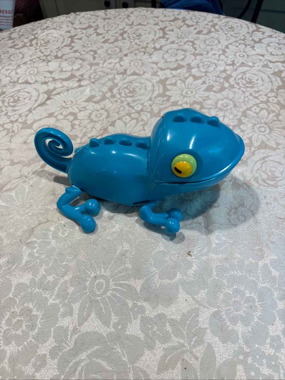 Chameleon Crunch Mattel Electronic Game  2012 Color And Shape Missing Bugs